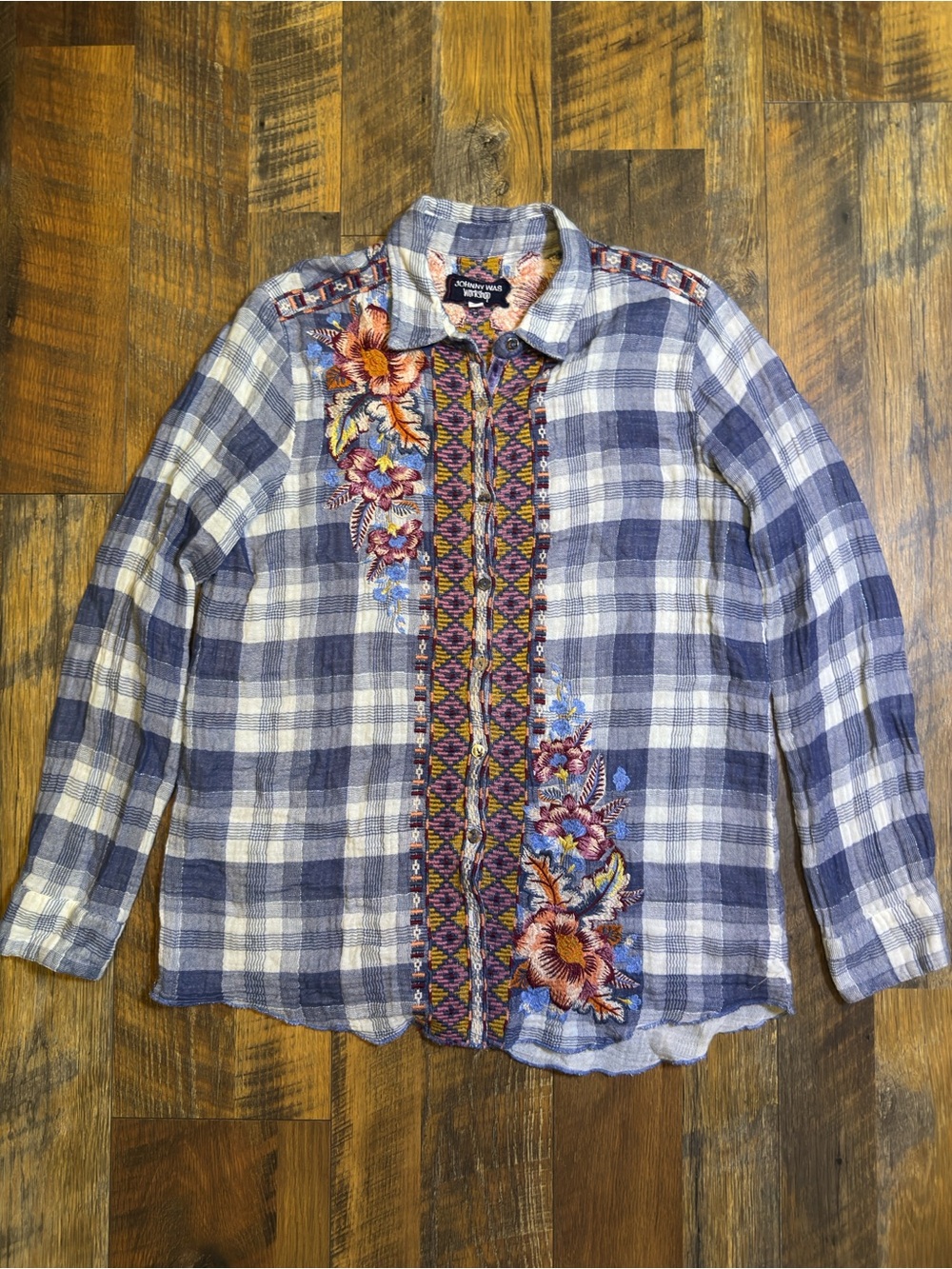 Johnny Was Workshop floral Embroidered blue white Plaid Shirt sz medium M